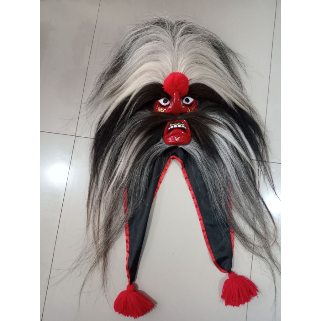 Ganongan rambut kuda putih