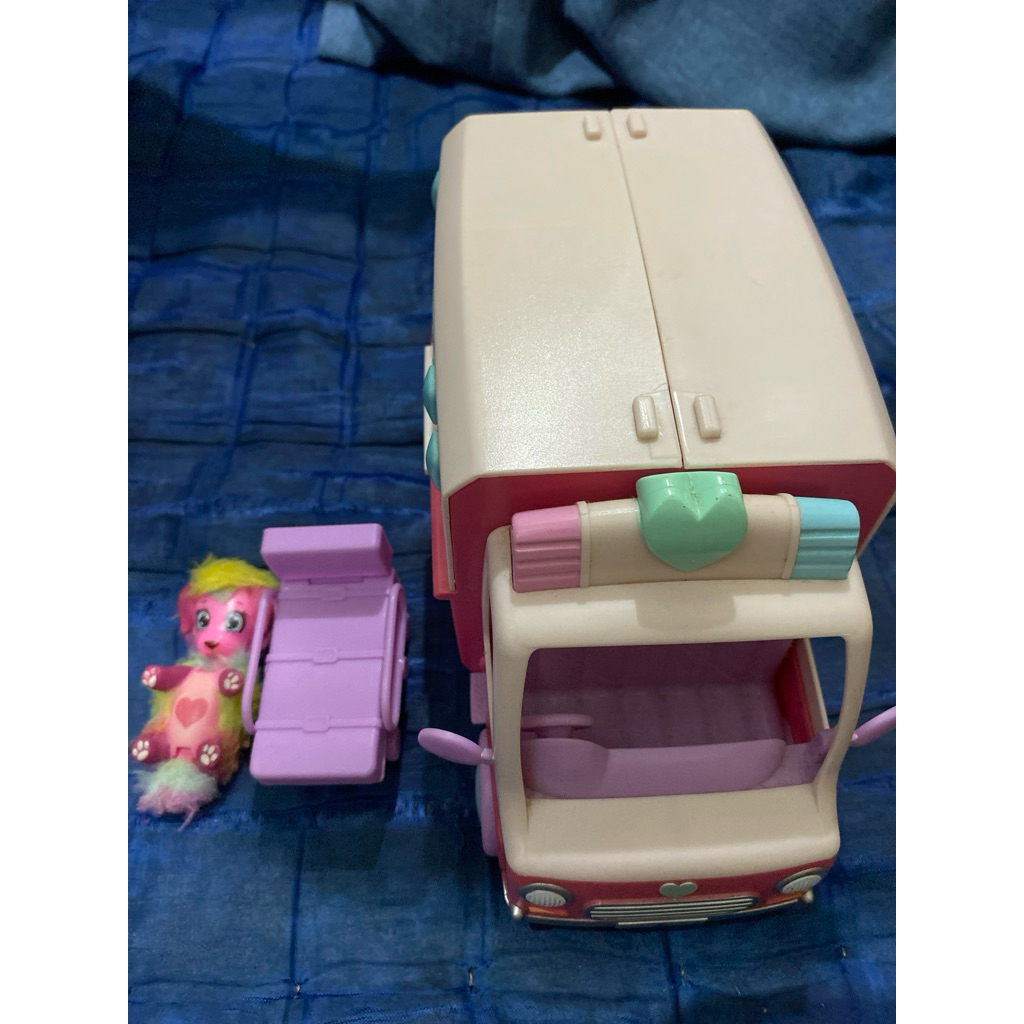 mainan mobil ambulans mose