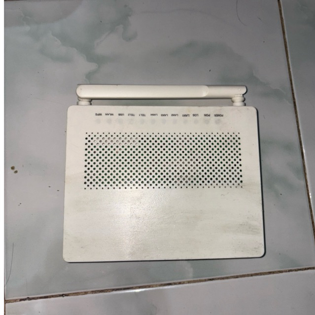 HG8245H5 XPON port biru