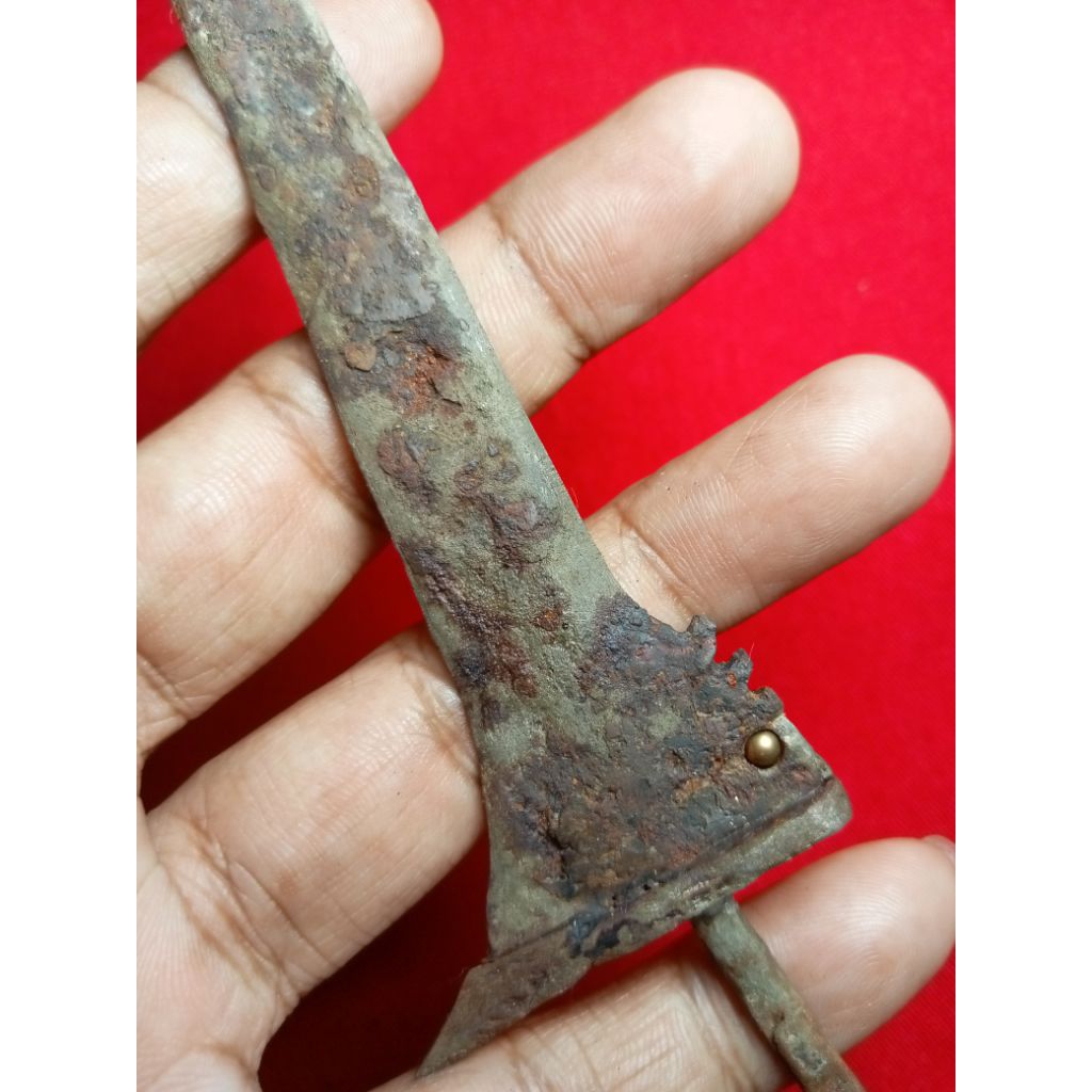 Temuan apa adanya keris lurus nogo kikik tindik.