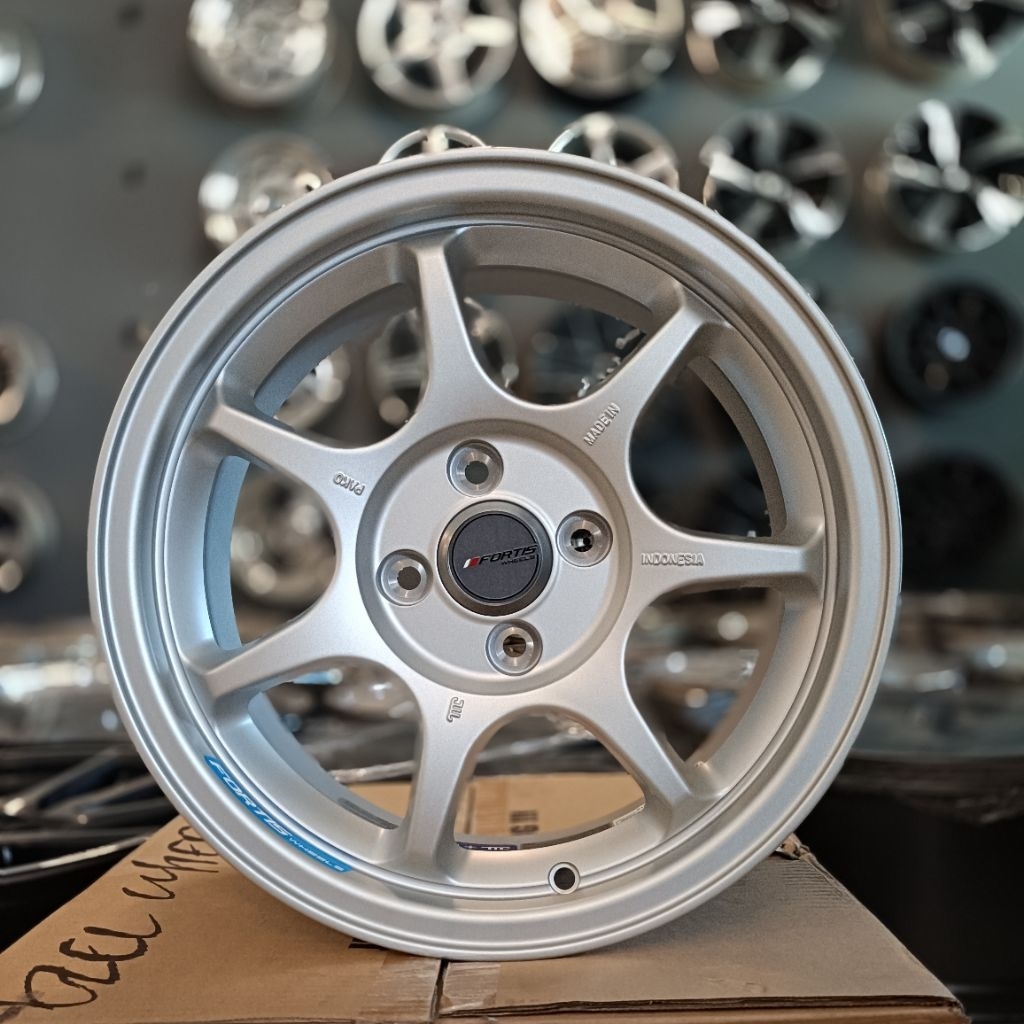 Velg Mobil Pako Wheels Original Ring 15,H4x100 Lebar 6.5 ET 38 Silver