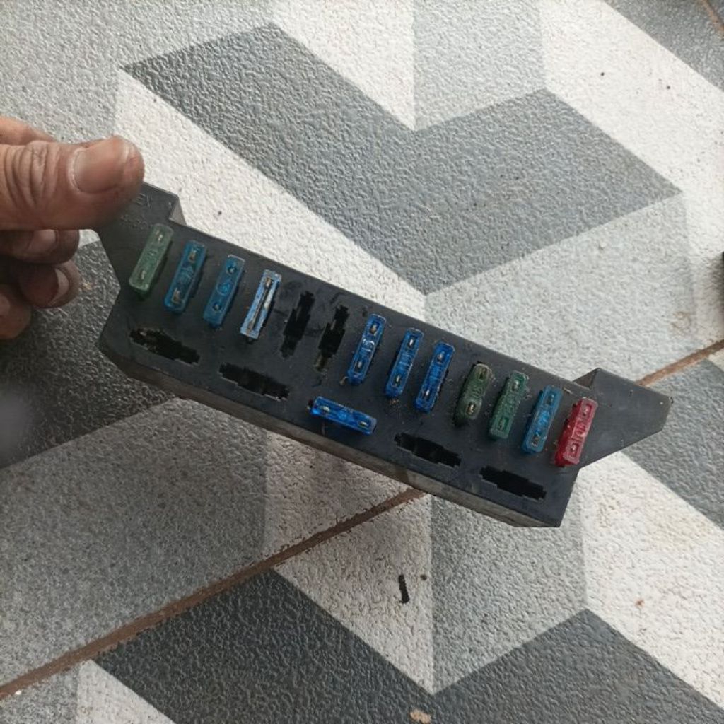 fuse box sekring timor sohc