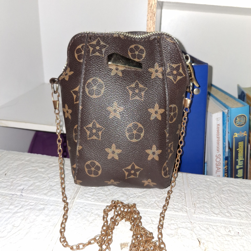 Preloved Tas HP ala LV