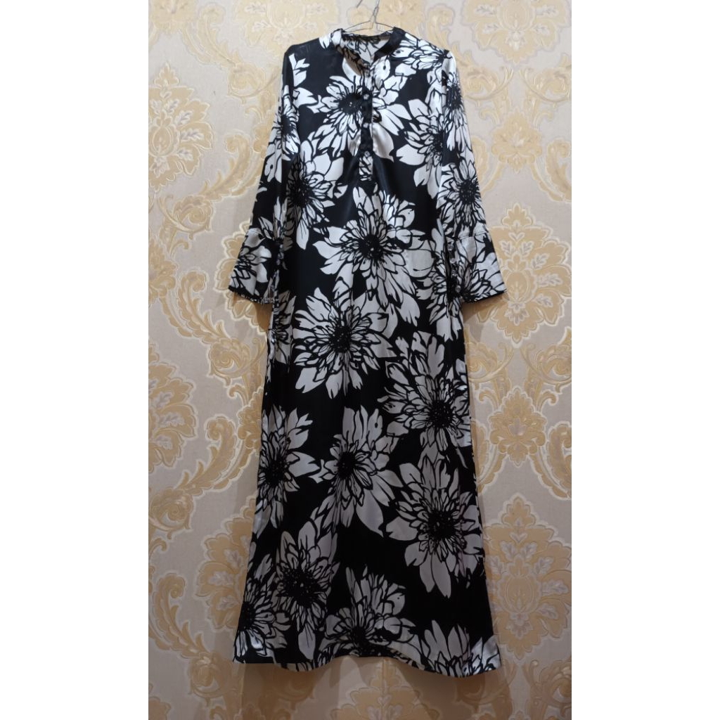 dress gamis hitam putih silk