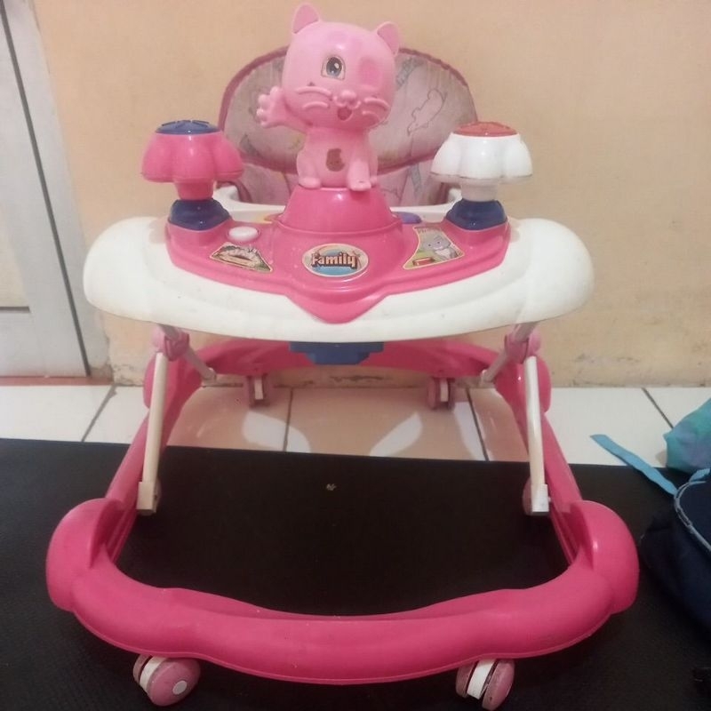 Preloved apolo baby walker family