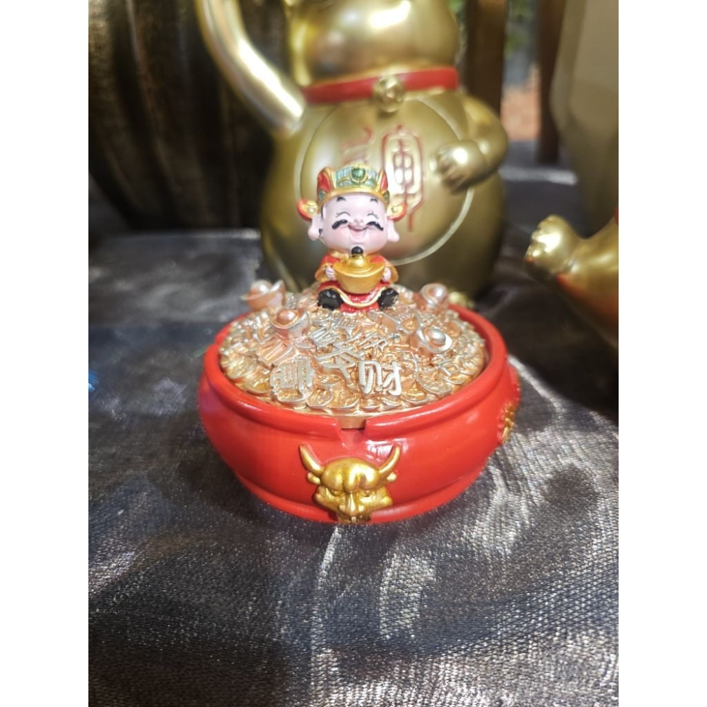 tempat rokok resin cai shen sitting on gold imlek