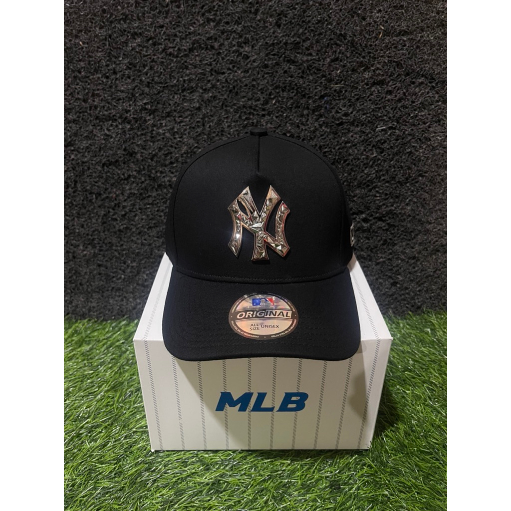 NY Silver Logo Plat Besi Diamond Bahan Hitam Tag MLB
