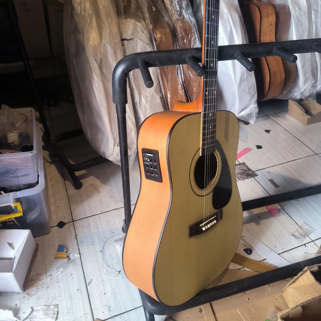 Gitar akustik elektrik f310 model pake Fishman stock lama