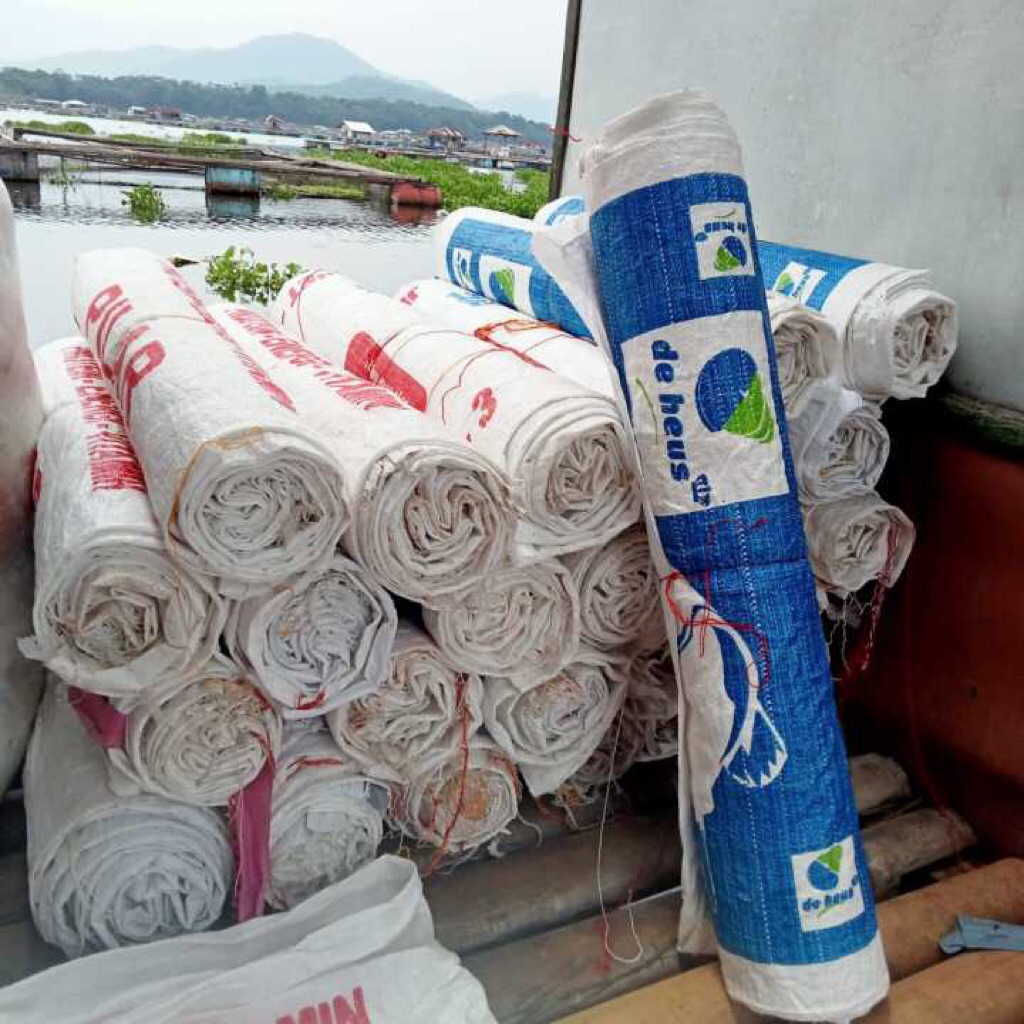Karung bekas pakan ikan