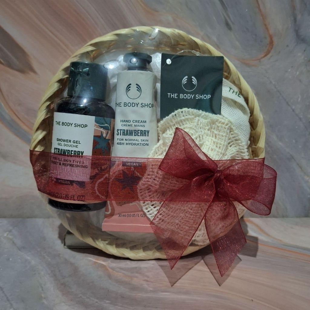 the Body Shop gift strawberry paket seserahan kado | gift body shop asli murah | paket the body shop