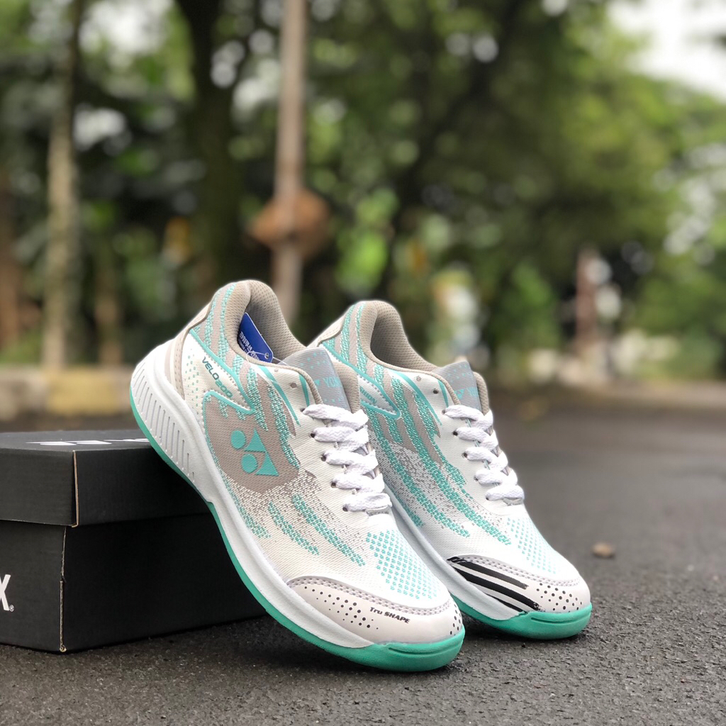 sepatu wanita badminton ringan keren putih hijau