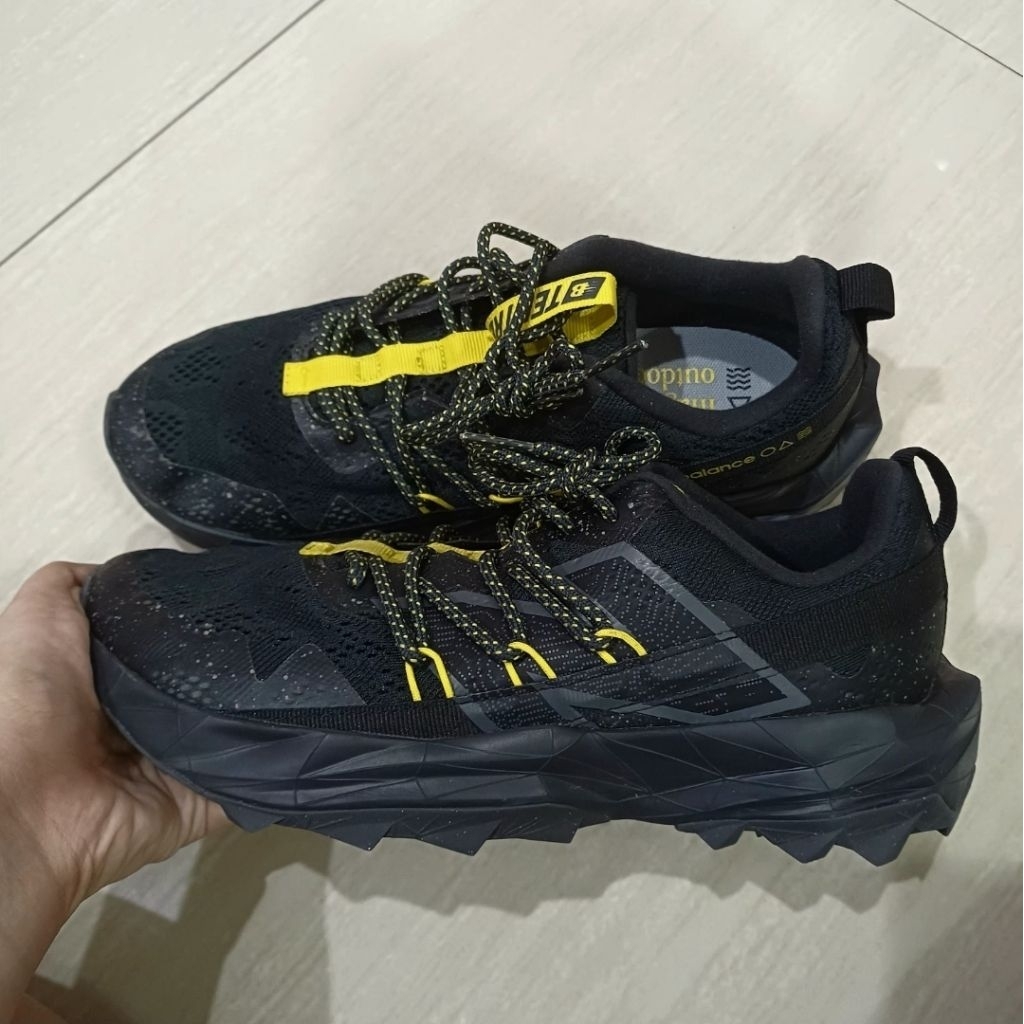 New Balance Dynasoft Tektrel running Shoes in a Black and Lemon Zest Colorway | Sepatu NB Lari Futsa