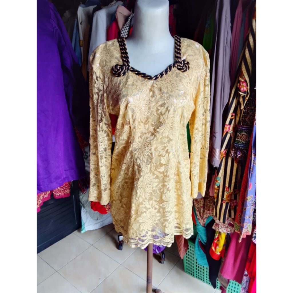 kebaya cream