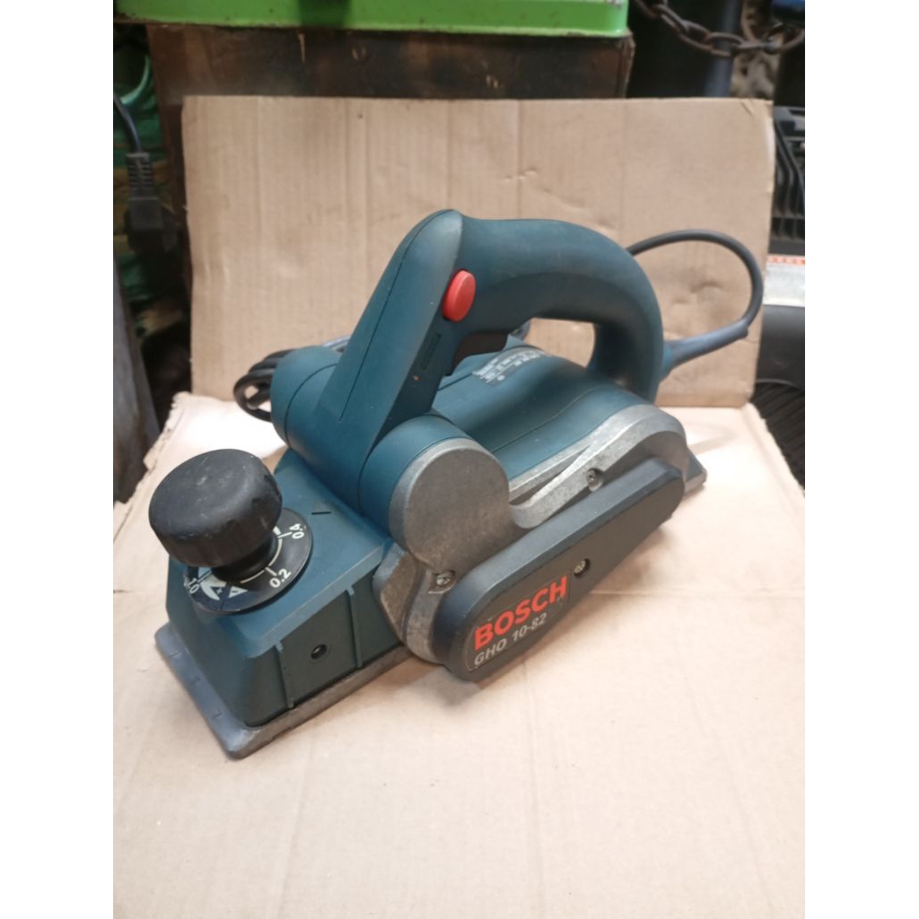 Mesin Serut Kayu GHO 10-82 planer - Bosch