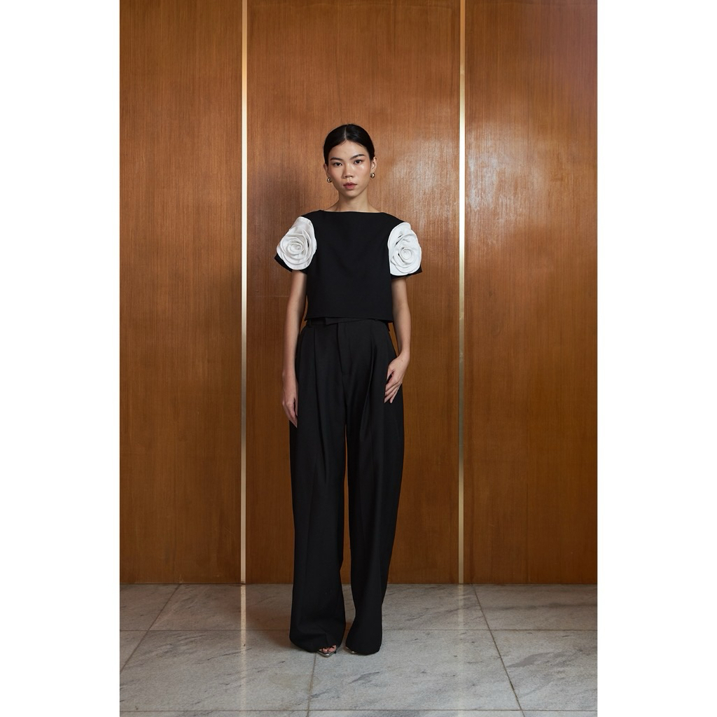 Preloved Official Claude Yuna Top