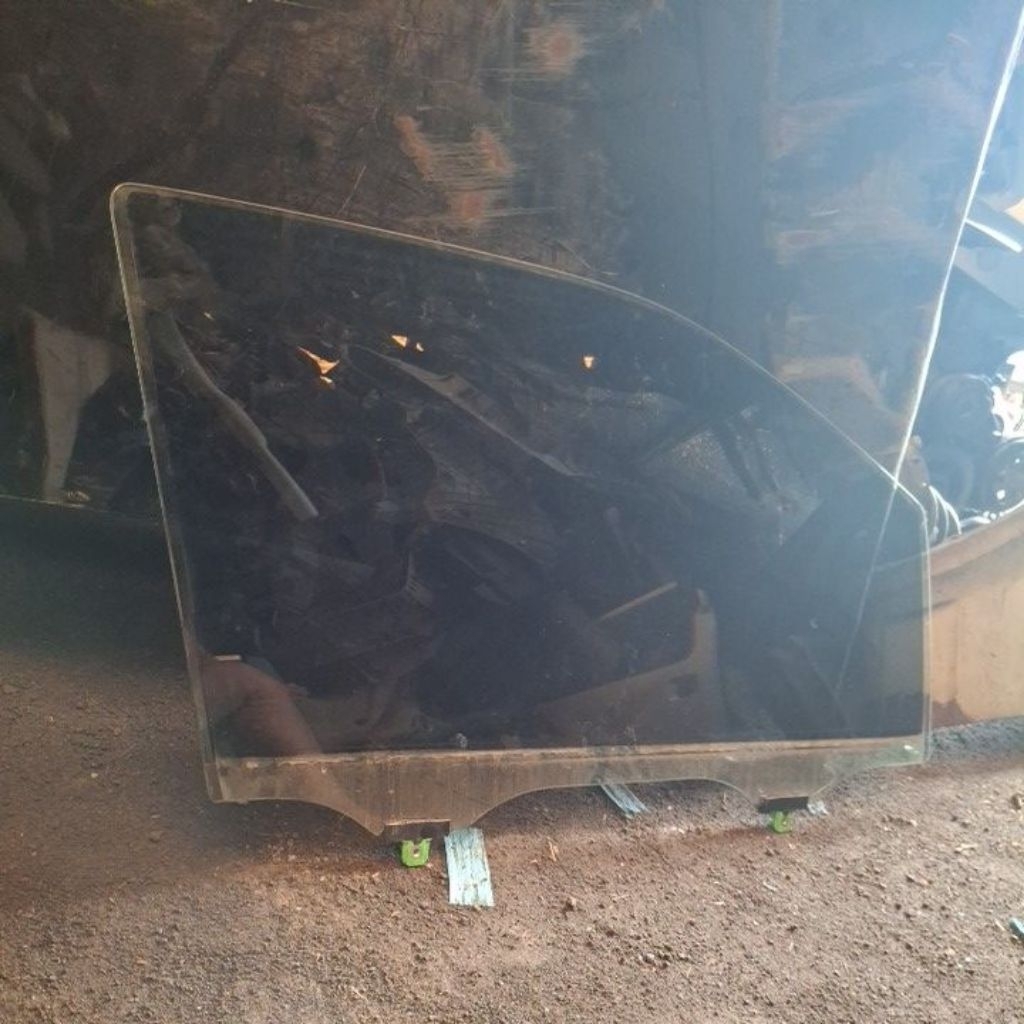 Kaca Pintu Depan Avanza 2025