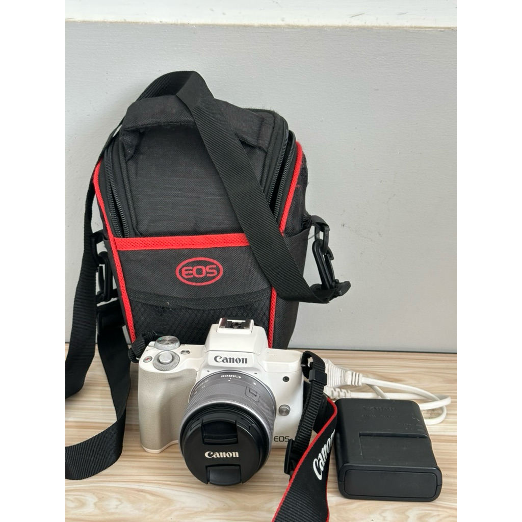 Kamera Canon M50 kit Mulus