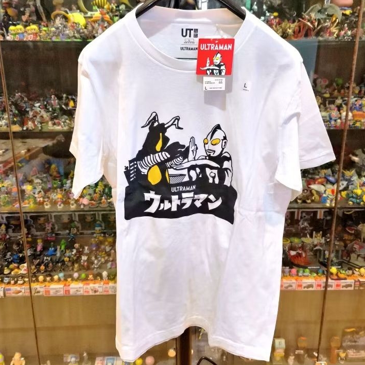 Kaos Uniqlo Ultraman Vs Alien Zetton Shirt Size L