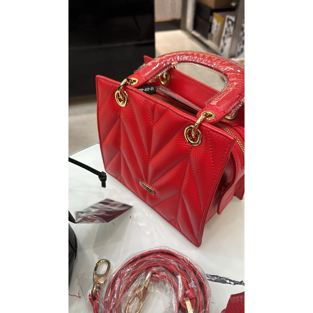 tas donini merah new tag 3,5 dijual bawah tag