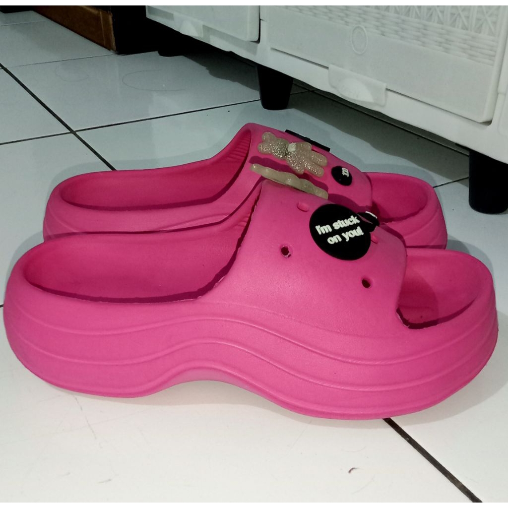 PRELOVED - SANDAL FUJI/SANDAL JELLY WEDGES DENGAN JIBBITZ (insole 22,5cm)