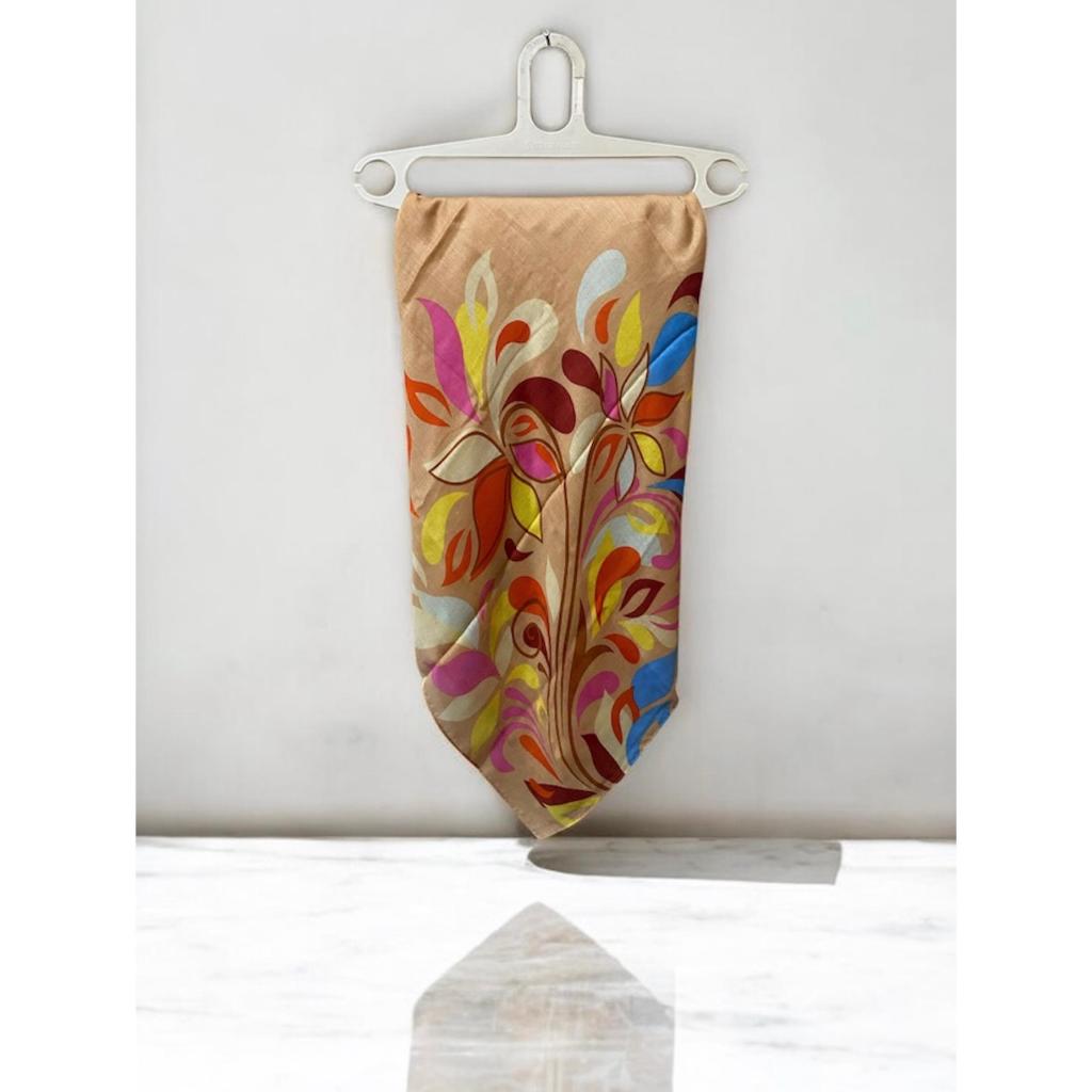 Hijab Segi Empat Coklat corak Merk Elzatta