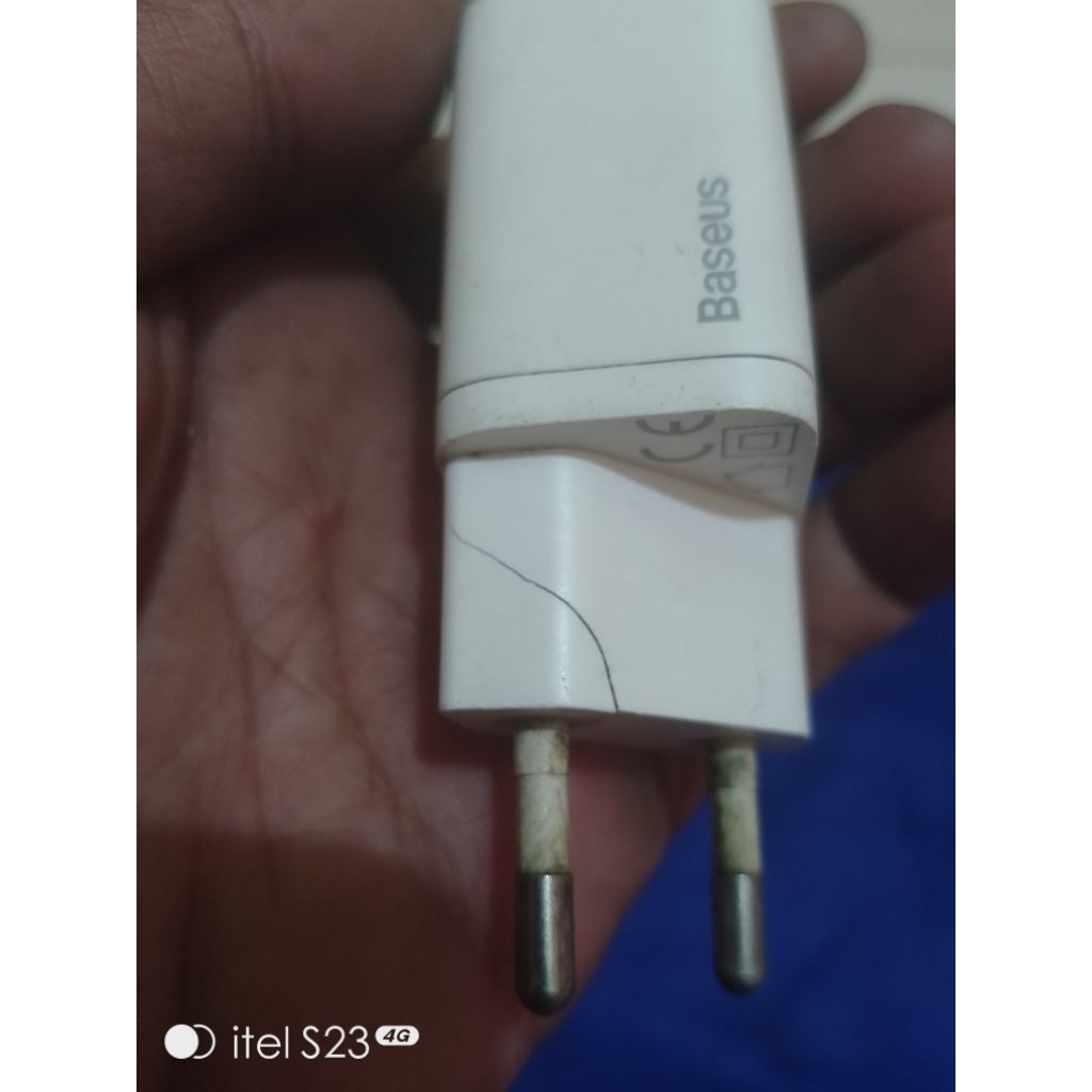 kepala casan merk baseus  lubang type c 20 Watt original minus