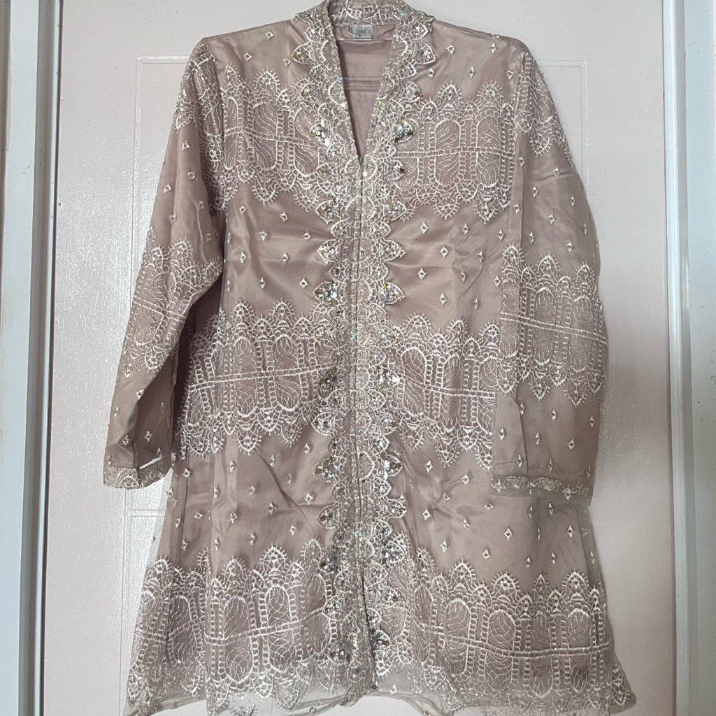 (Preloved)Almahyra Looks Jasmine Blouse