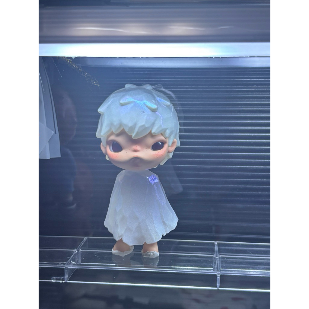 hirono fading figure only