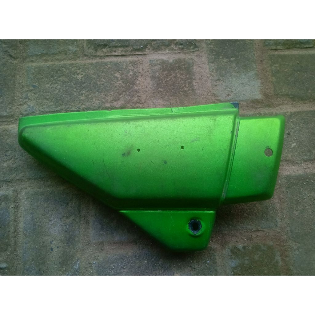 SIDE COVER ACCU HONDA CB100N CG110N TUTUP AKI HONDA CB100N CG110N BOK BOX AKI HONDA CB100N CG110N