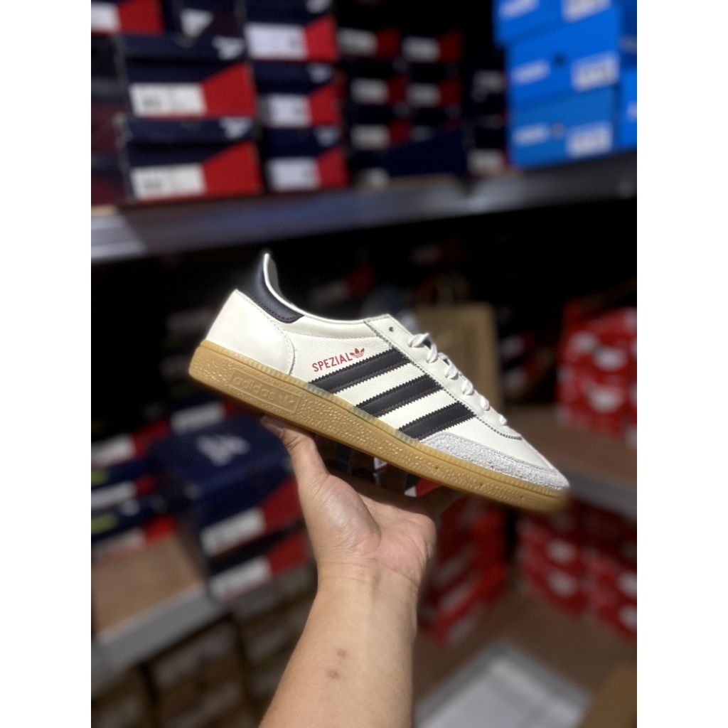 SEPATU CASUAL ADIDAS HANDBALL SPEZIAL CHALK GUM ORIGINAL 100% BNIB RESMI