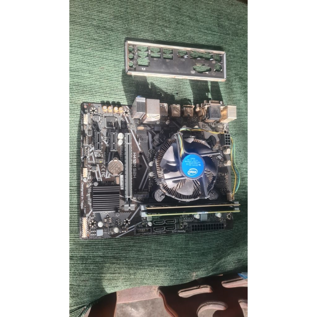 Prosesor Intel I3 10100 Non F Gigabyte h410 Ram 8gb