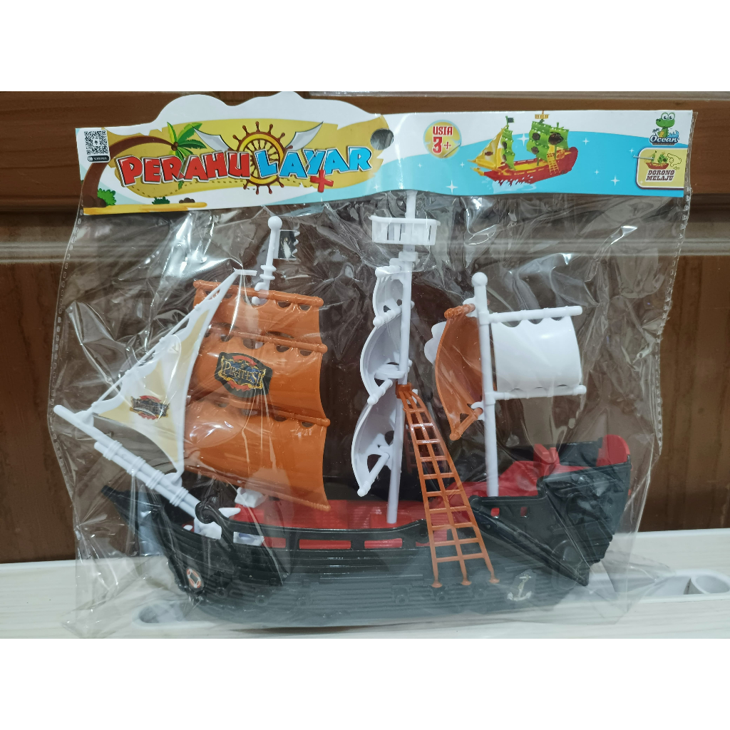 Mainan Kapal Layar Plastik / Mainan Perahu Layar  / Mainan Kapal Bajak Laut OCT5300