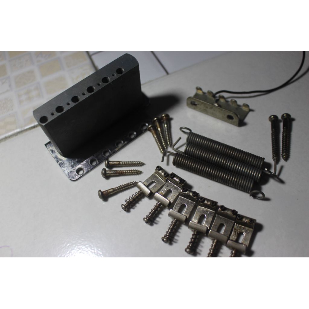 tremolo ori  fender AVRI  sadle bridge ganti gottoh