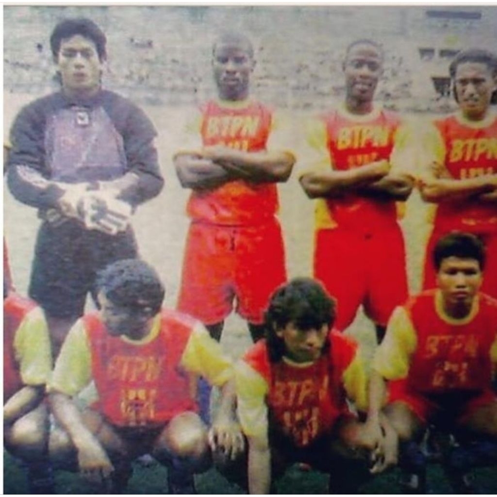 jersey retro mitra surabaya merah