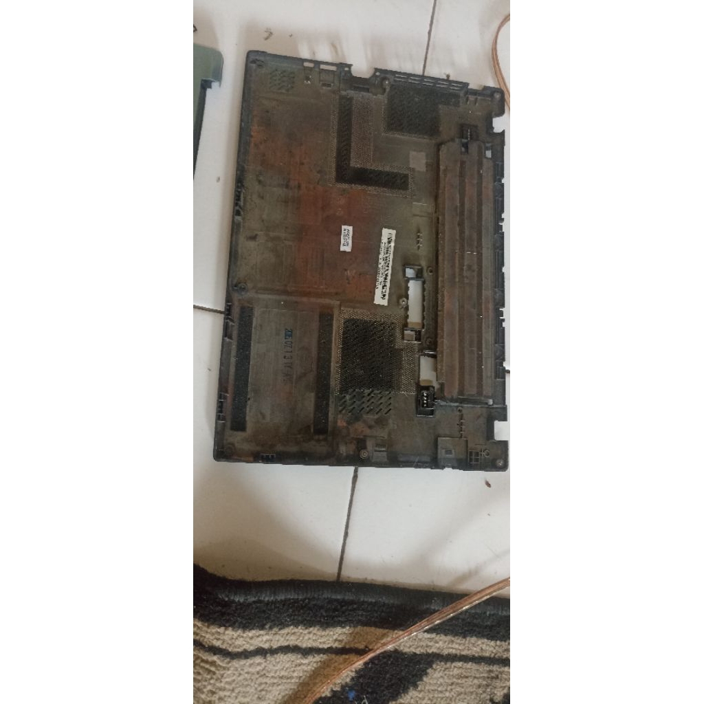 penutup bawah atau base bottom case untuk laptop Lenovo ThinkPad X240 dan X250.