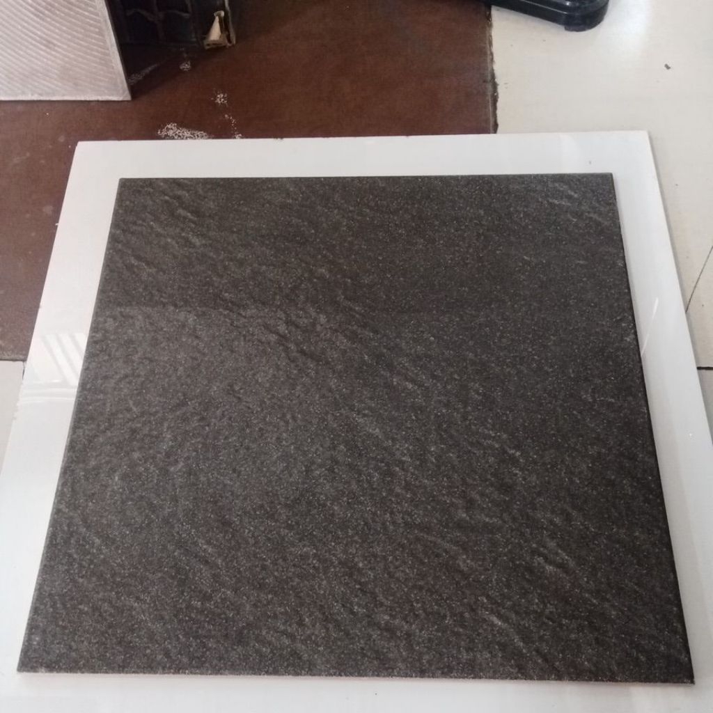 Keramik 50x50 kia blance blackab