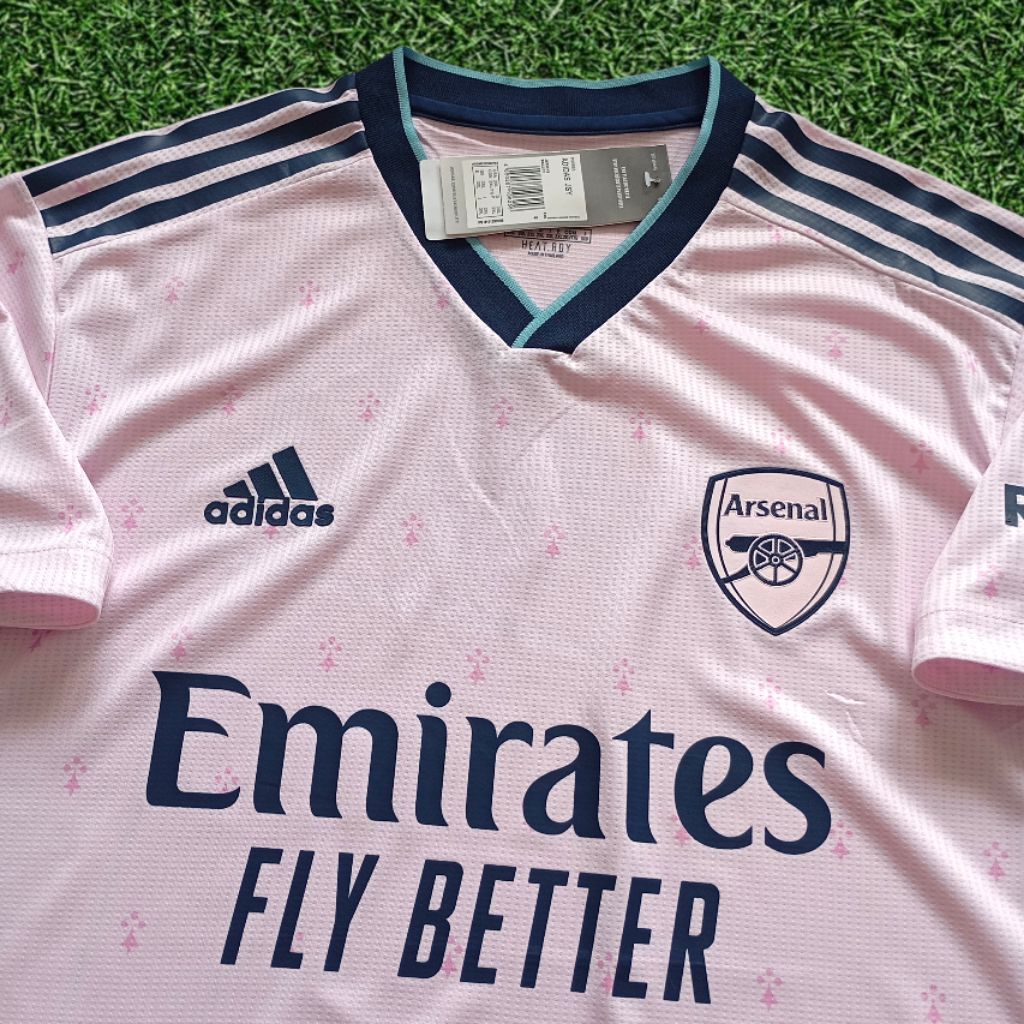 Arsenal 3rd 22/23 Player Issue