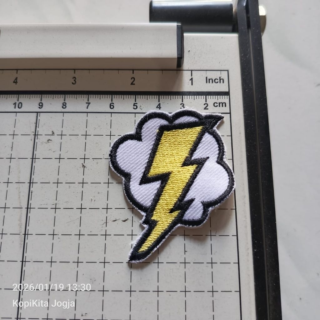 Emblem patch bordir petir
