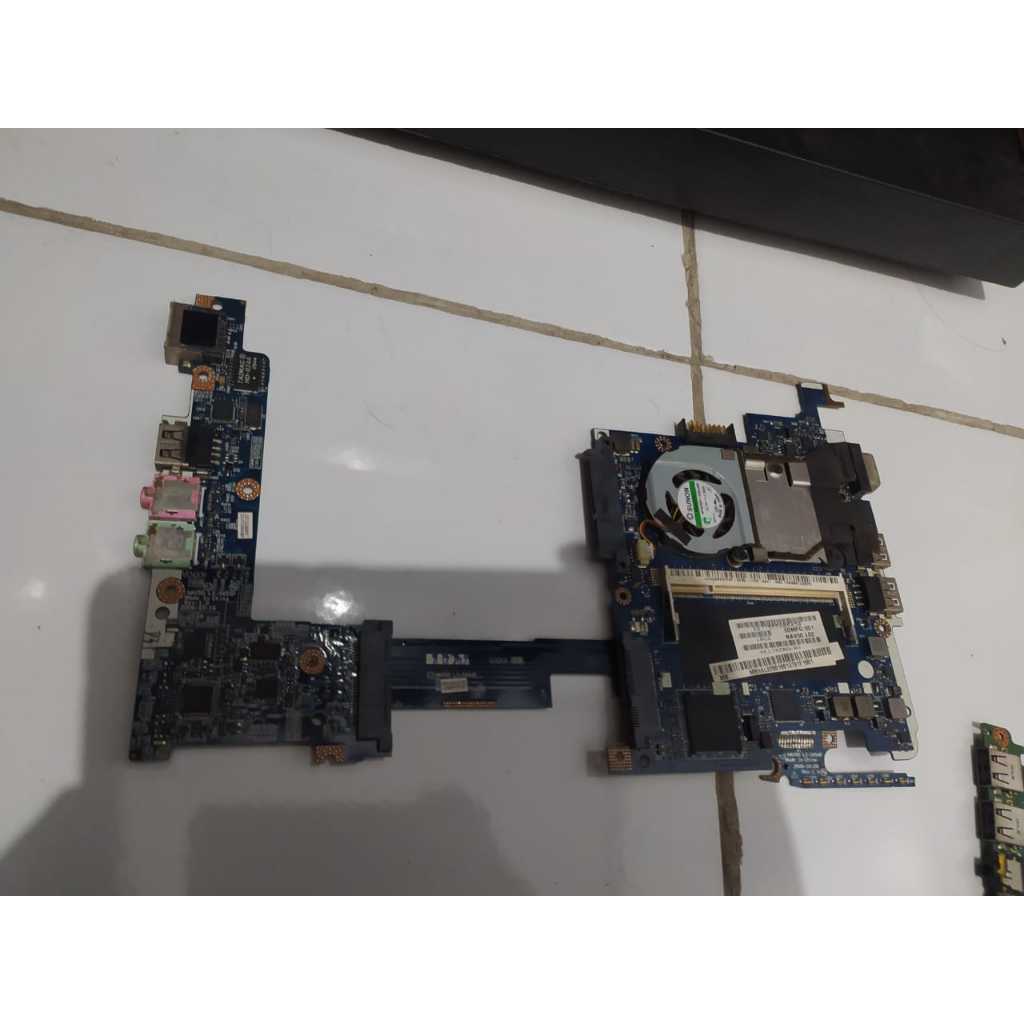 Motherboard mainboard board mobo ACER ASPIRE ONE NAV50 NAV 50 INTEL ATOM Bekas Normal