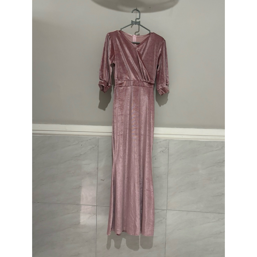 Preloved Dress Wanita Bentuk Mermaid Rose Gold