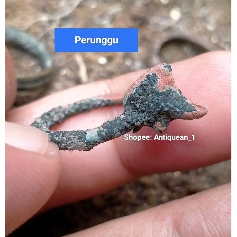Cincin perunggu ornamen sepuh kuno temuan sungai 16