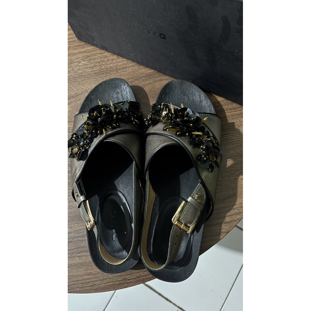 Sandal Pvra Preloved size 40