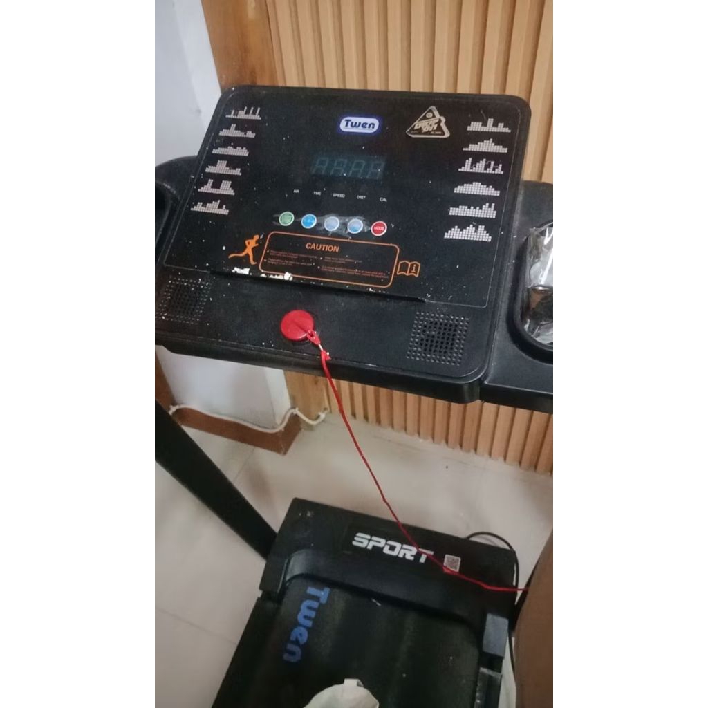 contoh perbaikan mesin PCB treadmill TWEN power on layar monitor mati Banten