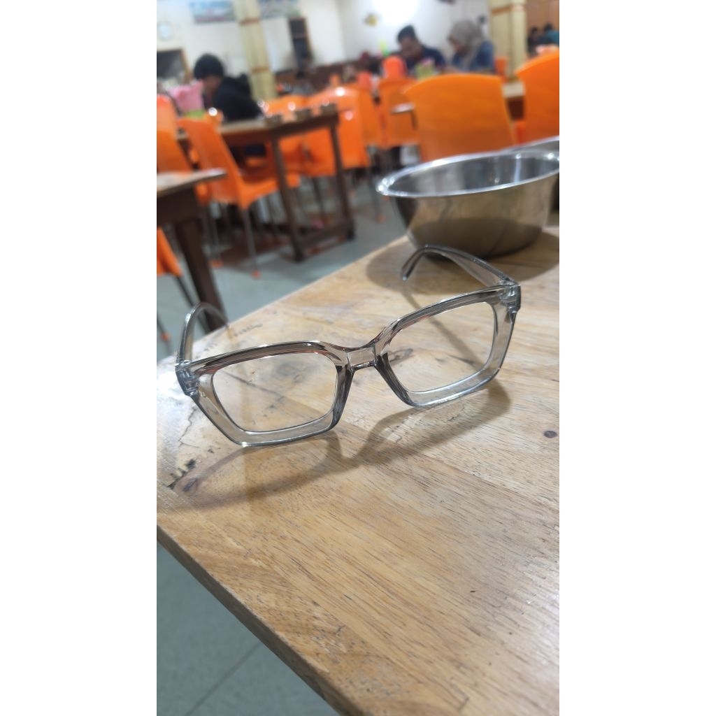 Thrift Kacamata baju