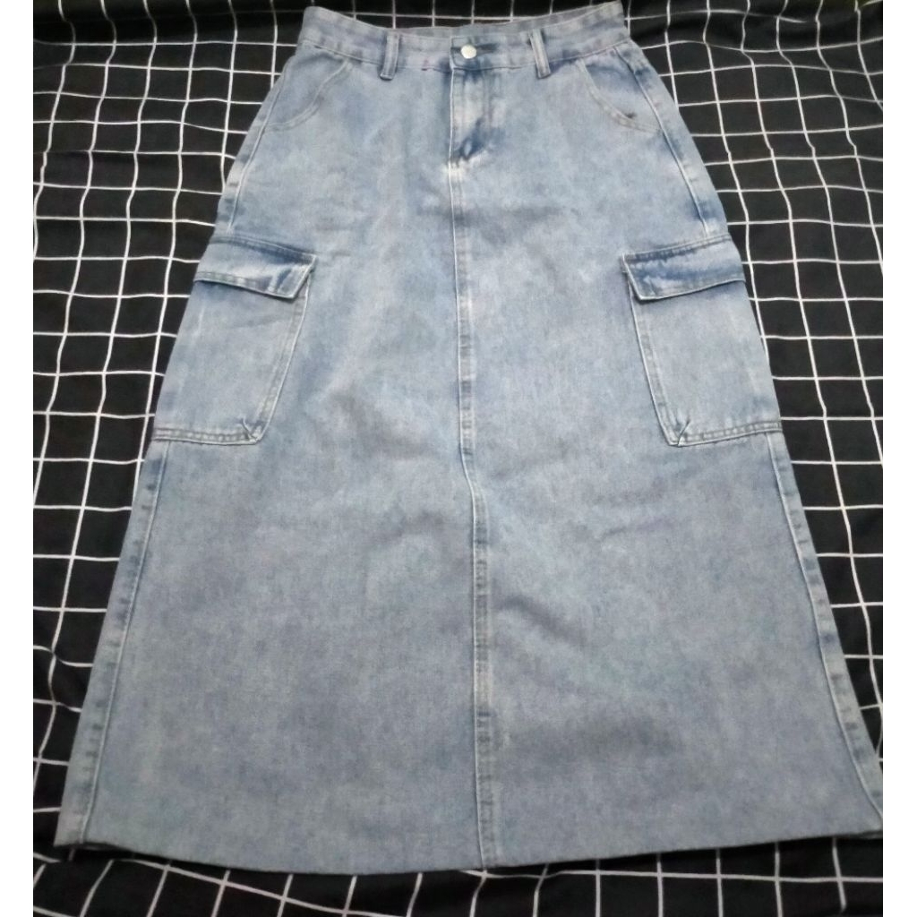 Rok jeans dibawah lutut