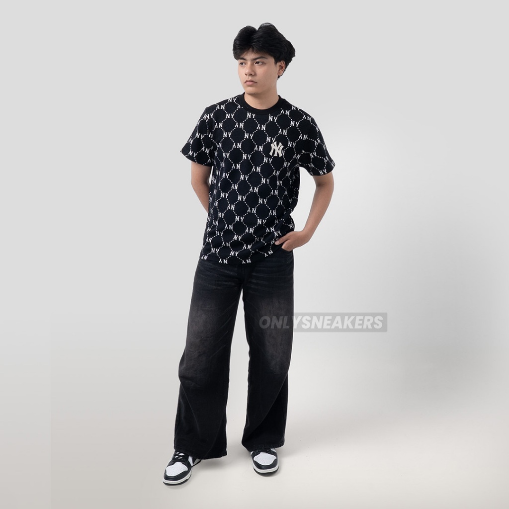 MLB JACQUARD DIAMOND MONOGRAM NEW YORK YANKEES BLACK TEE