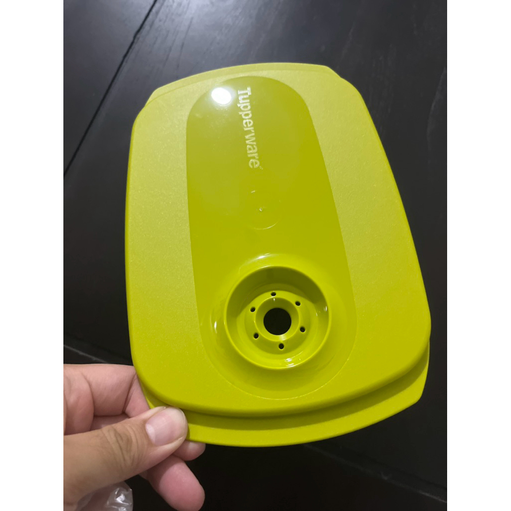 Tutup Tupperware BYO