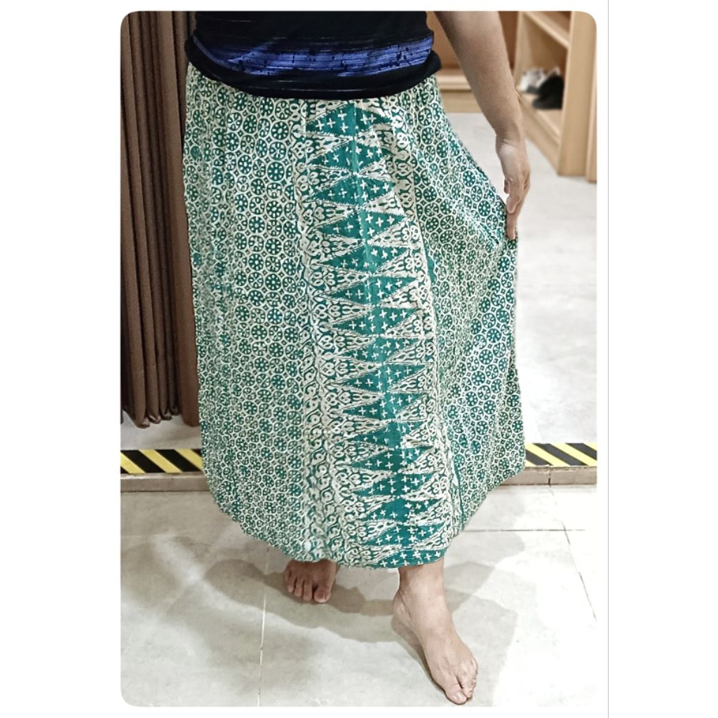 Rok Panjang Batik Hijau Pinggang Karet Megar