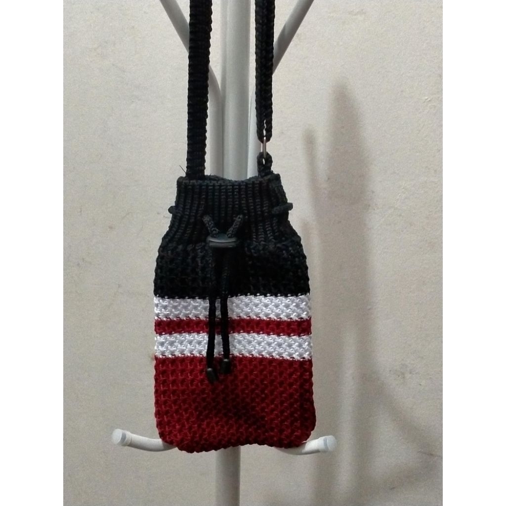 Tas rajut serut selempang mini
