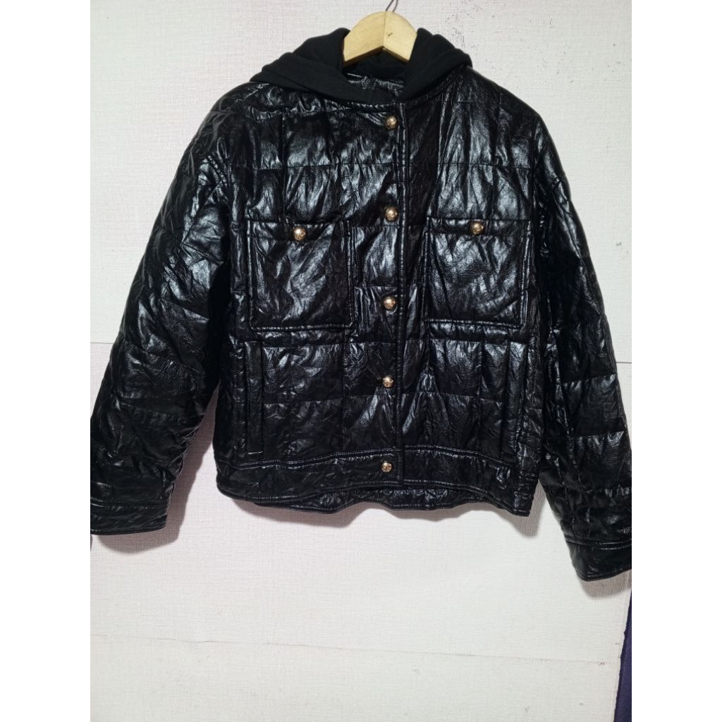 baju jacket kulit Hoodie bulang branded voice of voice size L second